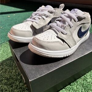 Jordan 1 Low Kids Sneakers in Gray and Navy